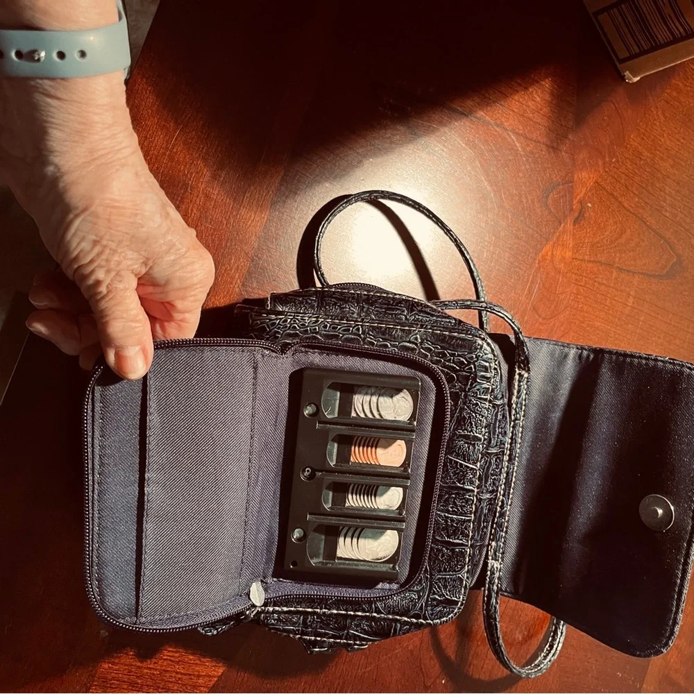 Koltov Black Crocodile Embossed Shoulder Bag - Picture 5 of 11